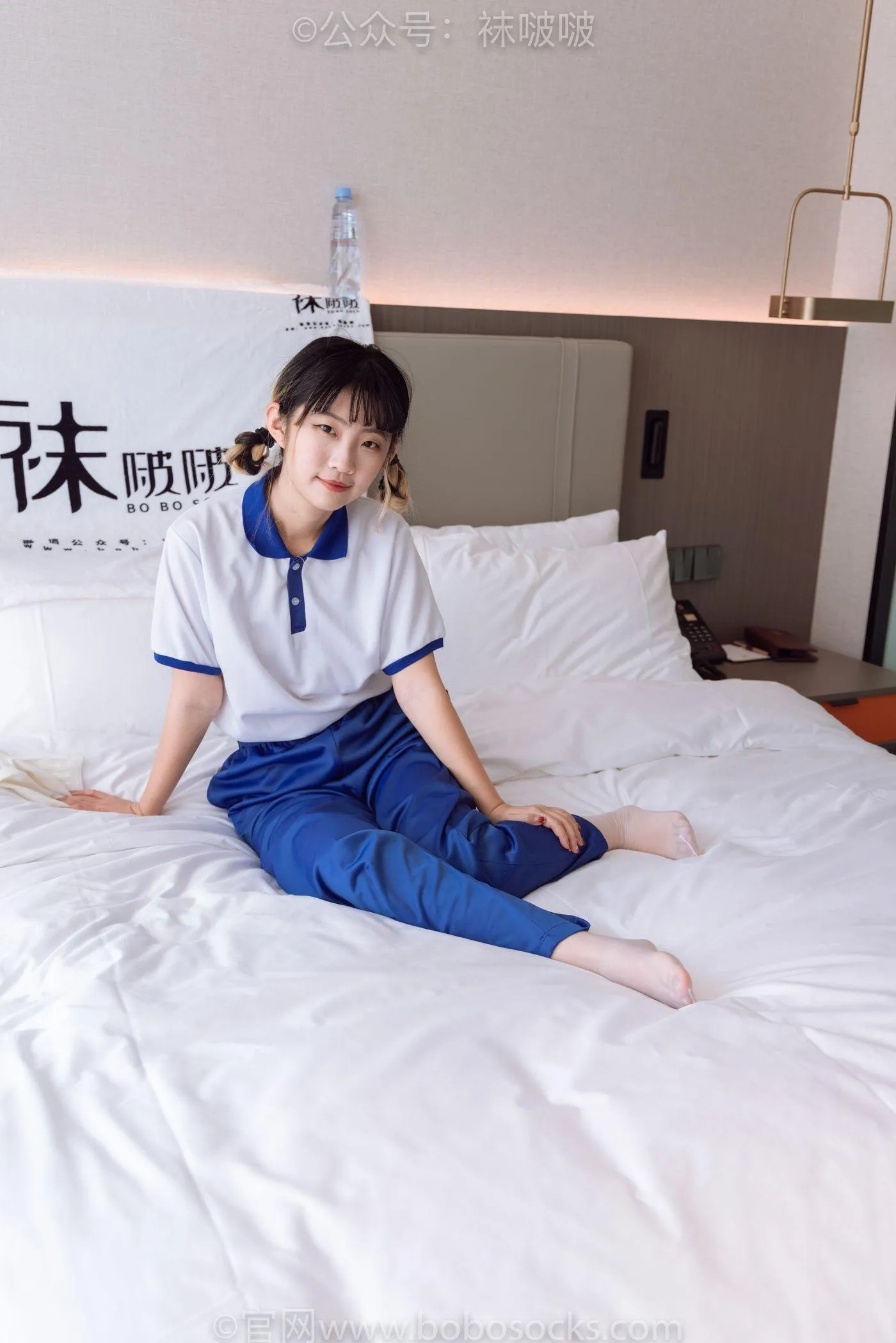 [BoBoSocks袜啵啵]NO.042 砂糖-校服、板鞋、白棉袜、油亮白丝 [139P]插图3